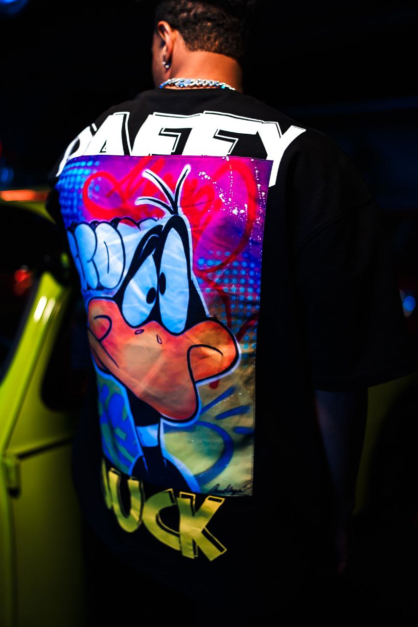 Daffy Duck GROVA T-Shirt - Stylish Cartoon Graphic Tee