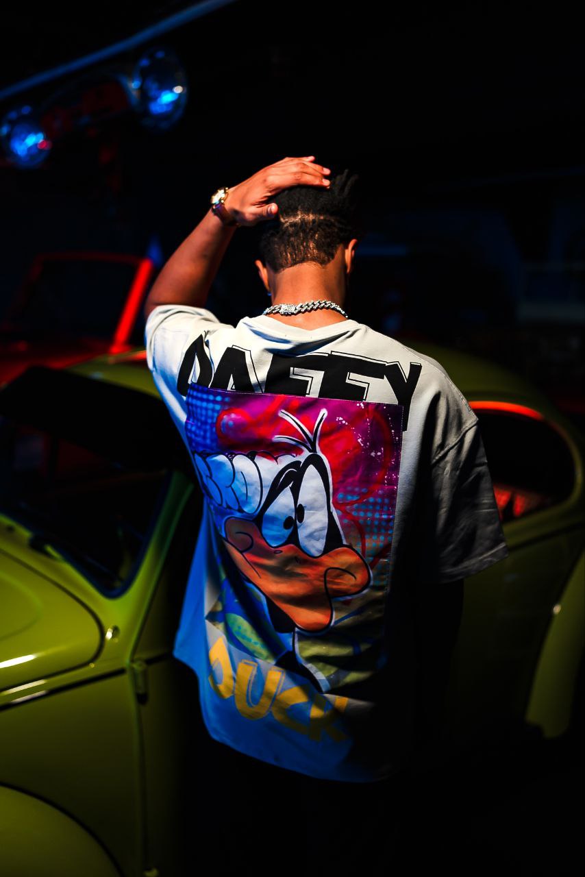 Daffy Duck GROVA T-Shirt - Stylish Cartoon Graphic Tee