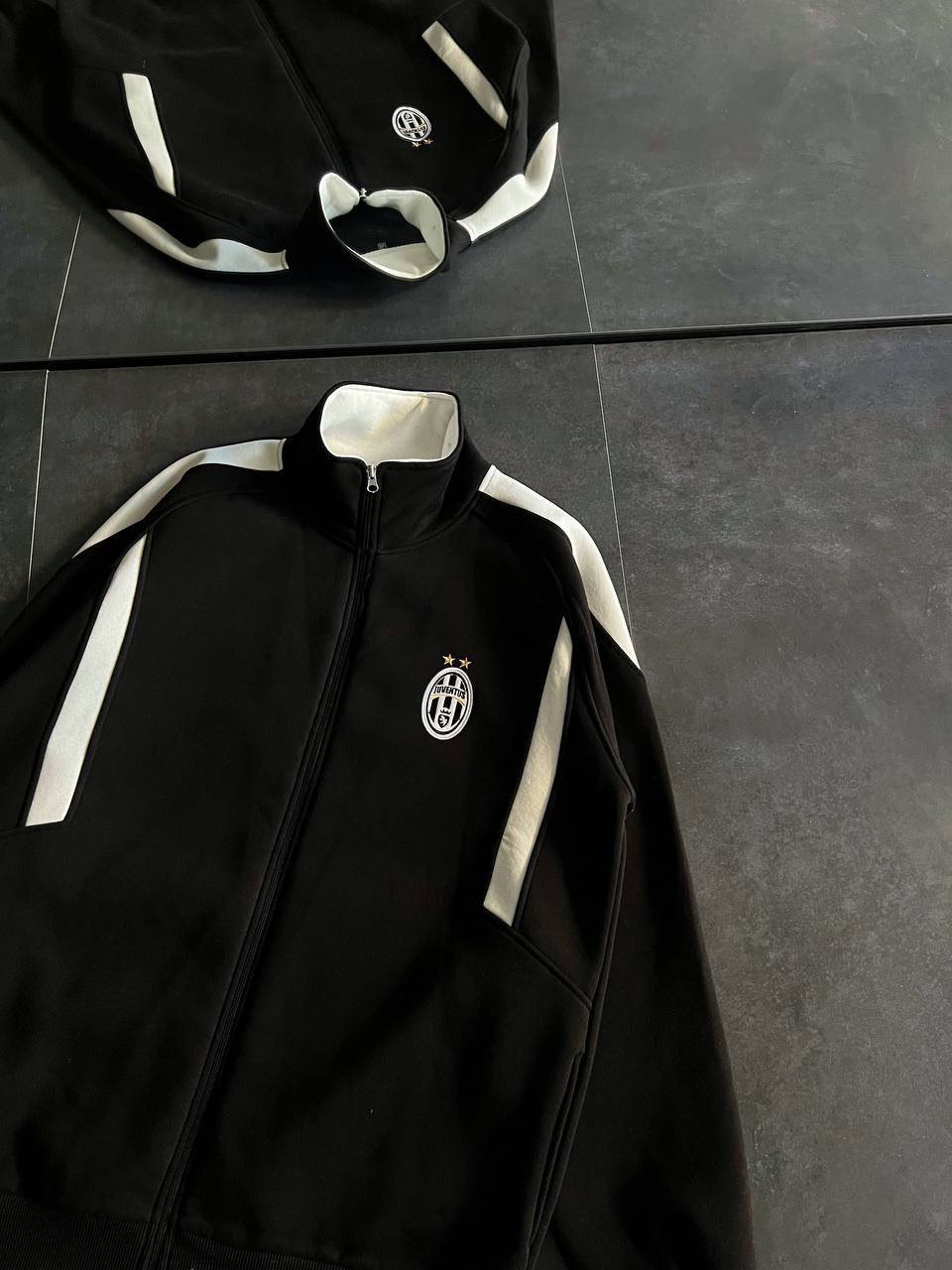 Juventus Logo Oversized Zip-Up Sweatshirt - Stylish and Comfortable Fanwear