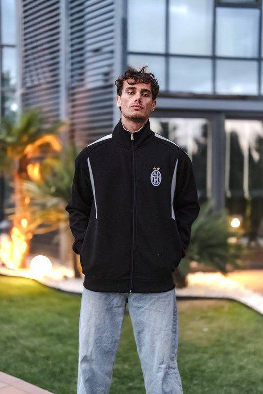 Juventus Logo Oversized Zip-Up Sweatshirt - Stylish and Comfortable Fanwear