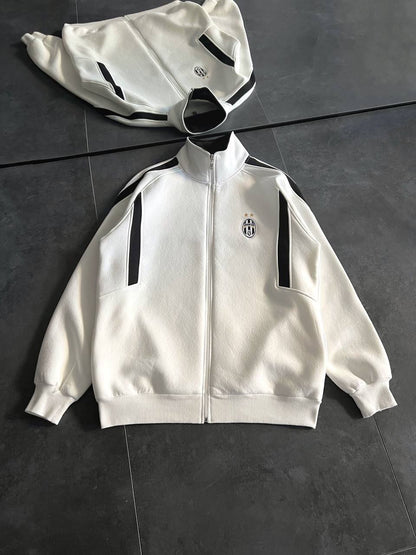 Juventus Logo Oversized Zip-Up Sweatshirt - Stylish and Comfortable Fanwear