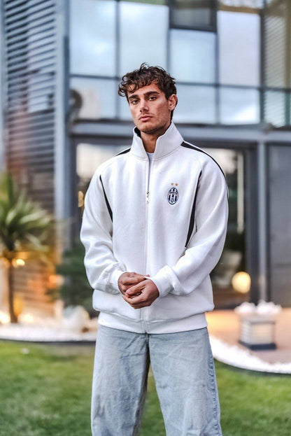 Juventus Logo Oversized Zip-Up Sweatshirt - Stylish and Comfortable Fanwear