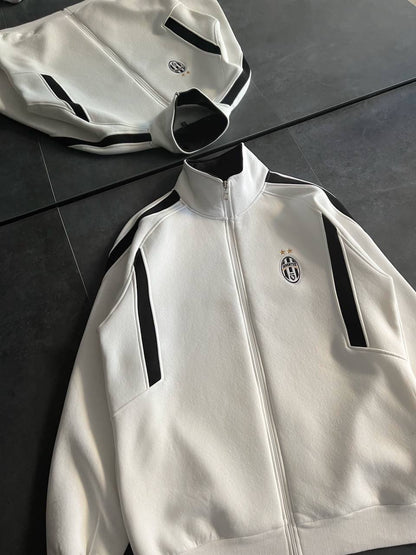 Juventus Logo Oversized Zip-Up Sweatshirt - Stylish and Comfortable Fanwear