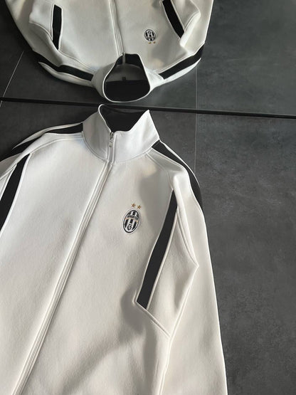 Juventus Logo Oversized Zip-Up Sweatshirt - Stylish and Comfortable Fanwear