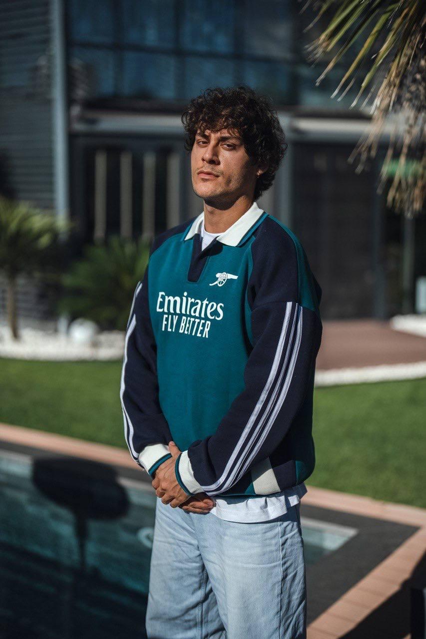 Arsenal Oversized 3-Thread Fleece-Lined Sweatshirt - Cozy and Durable Design.