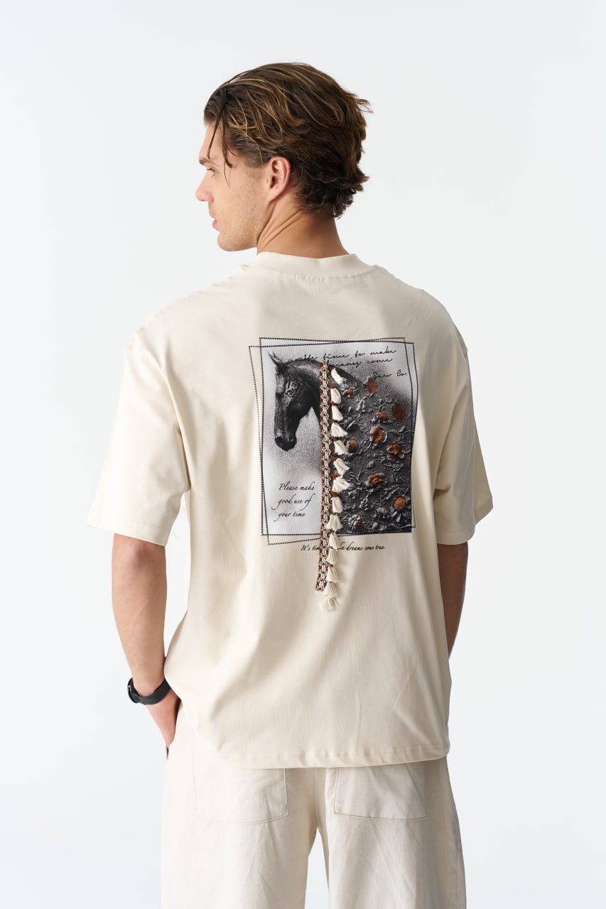 Horse Tassel Graphic Oversize Cotton Tee