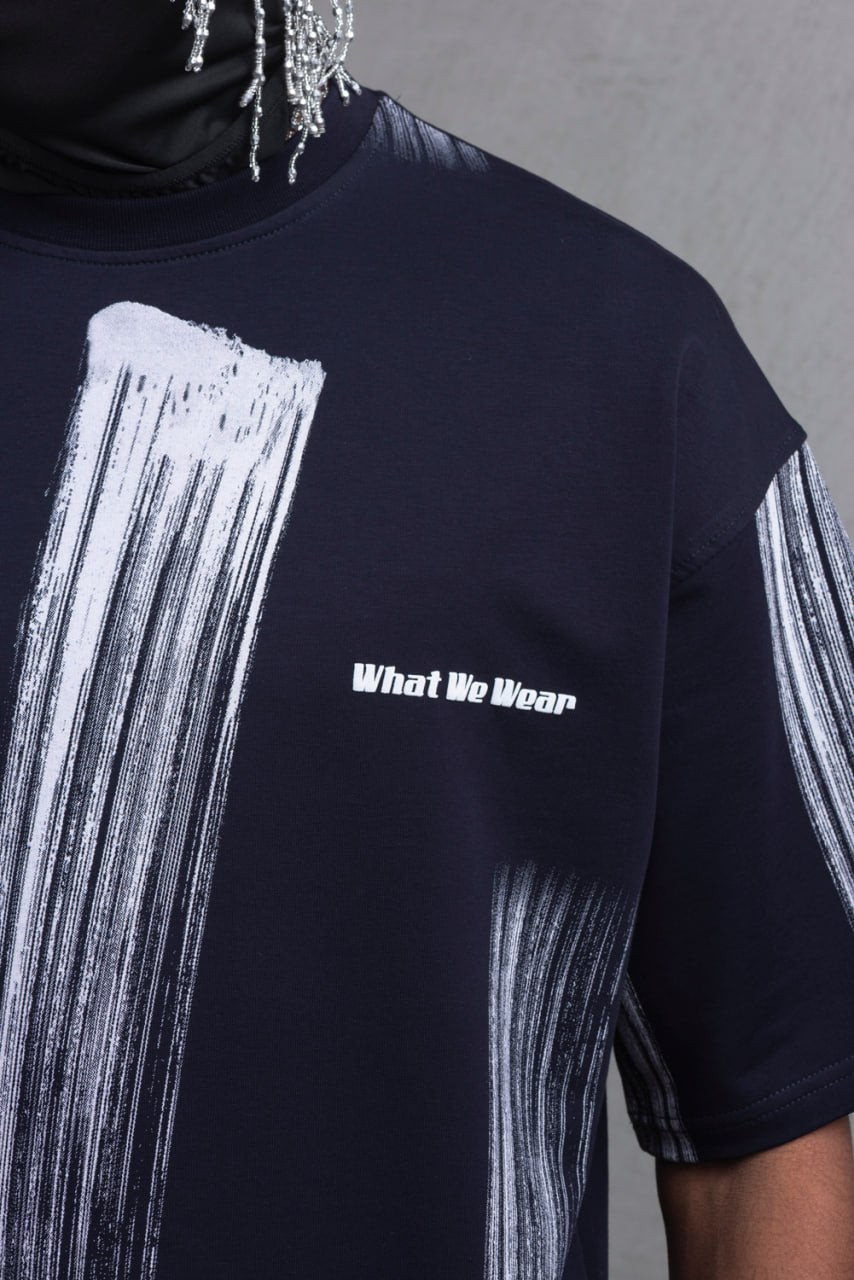 Oversize Graphic Cotton Tee - Abstract Vertical Stroke Print