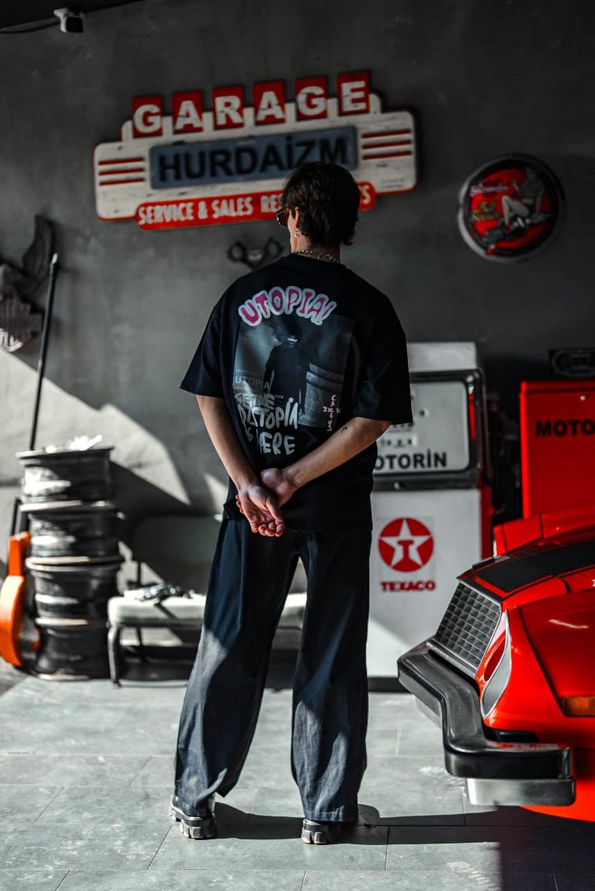 Oversize Graphic Cotton Tee – Travis Scott Utopia Dystopia Print.