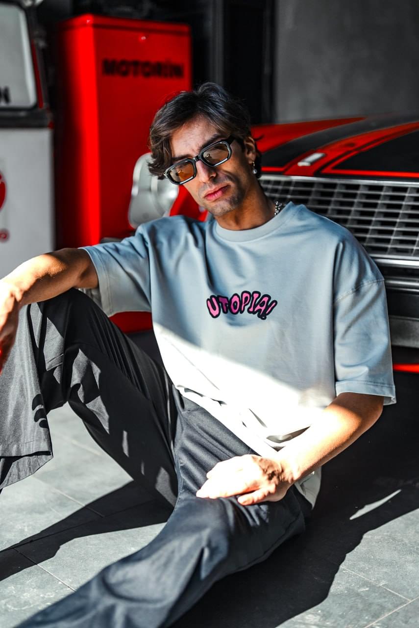 Oversize Graphic Cotton Tee – Travis Scott Utopia Dystopia Print.