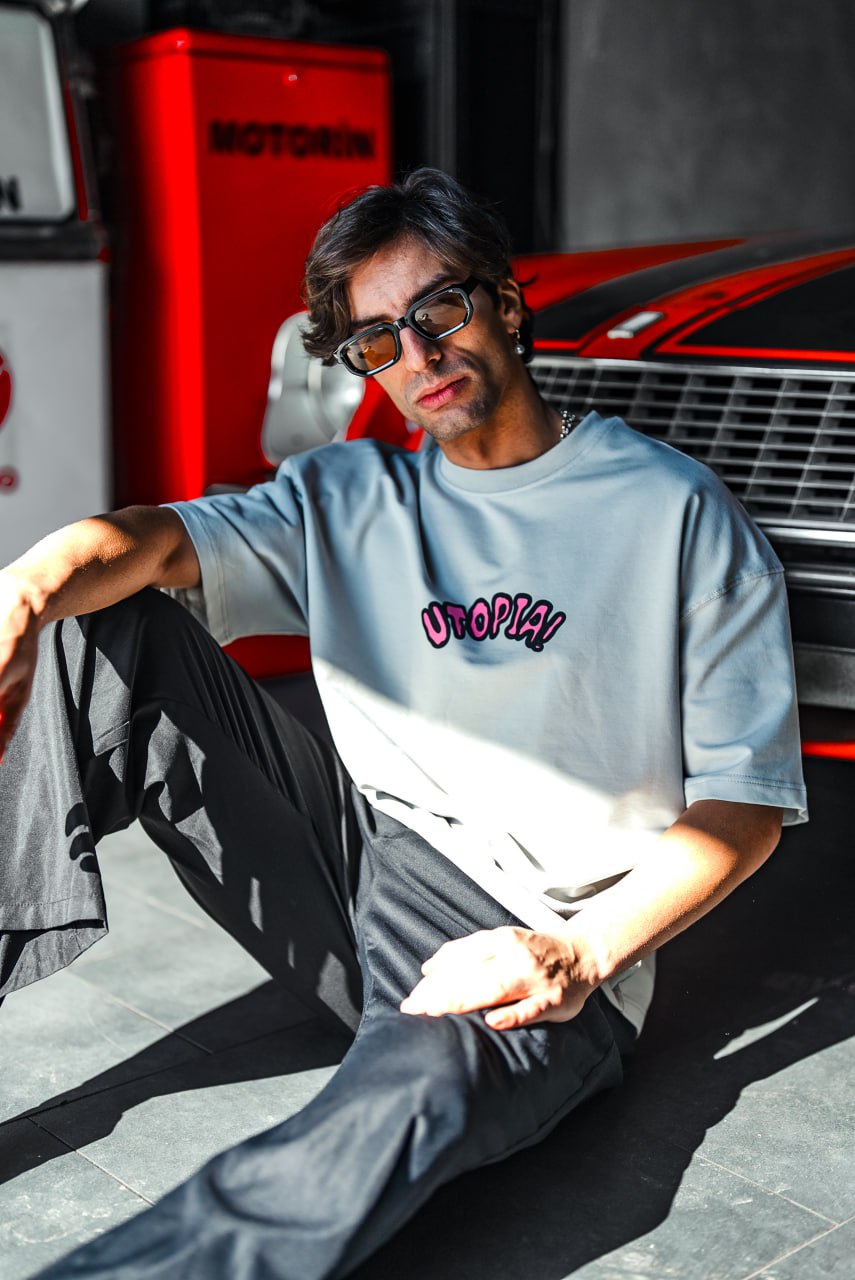 Oversize Graphic Cotton Tee – Travis Scott Utopia Dystopia Print