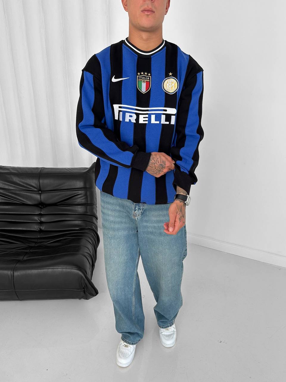 Inter Milan 'Pirelli' Retro Football Sweatshirt