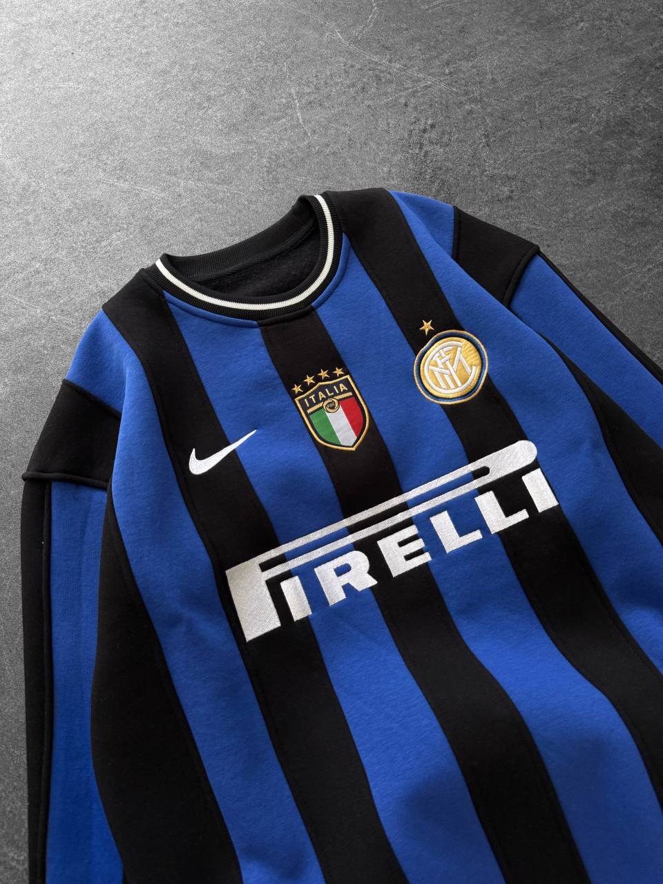 Inter Milan 'Pirelli' Retro Football Sweatshirt