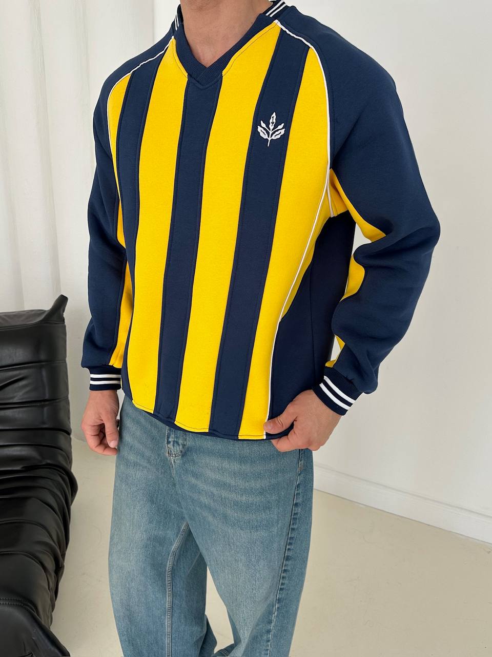 90s Striped V-Neck Sweatshirt