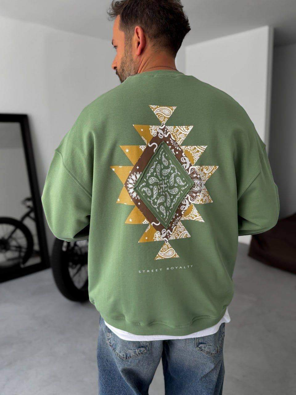 Street Royalty Oversize Sweatshirt.