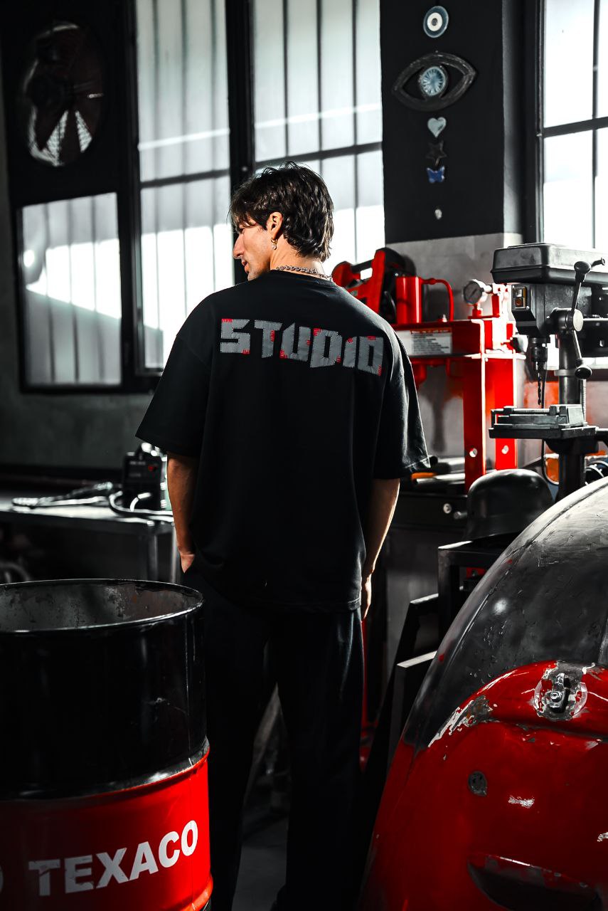 Studio Graphic Cotton Tee - Minimalist Text Print T-Shirt