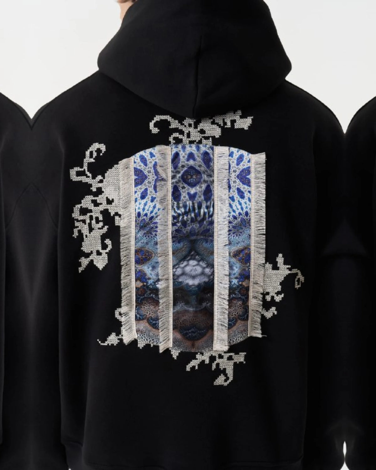 Blue Tile Art Oversized Hoodie in black, photo 3