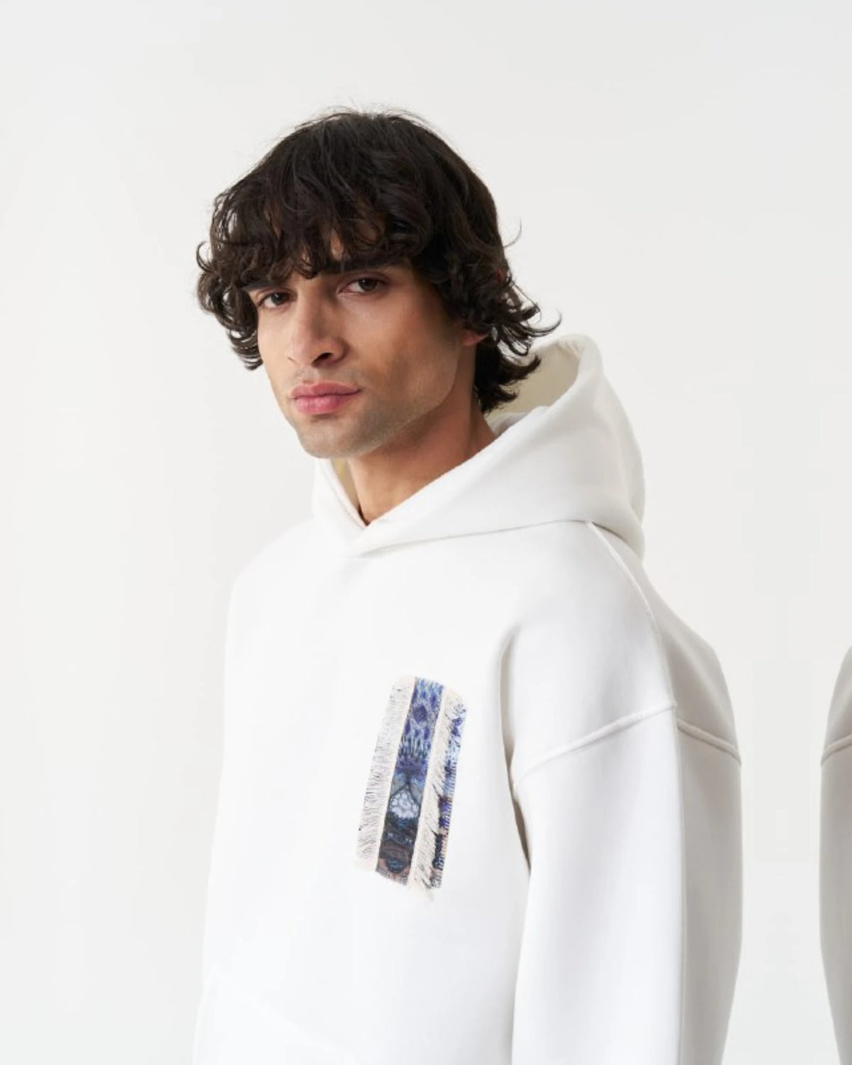 Blue Tile Art Oversized Hoodie in white, photo 2