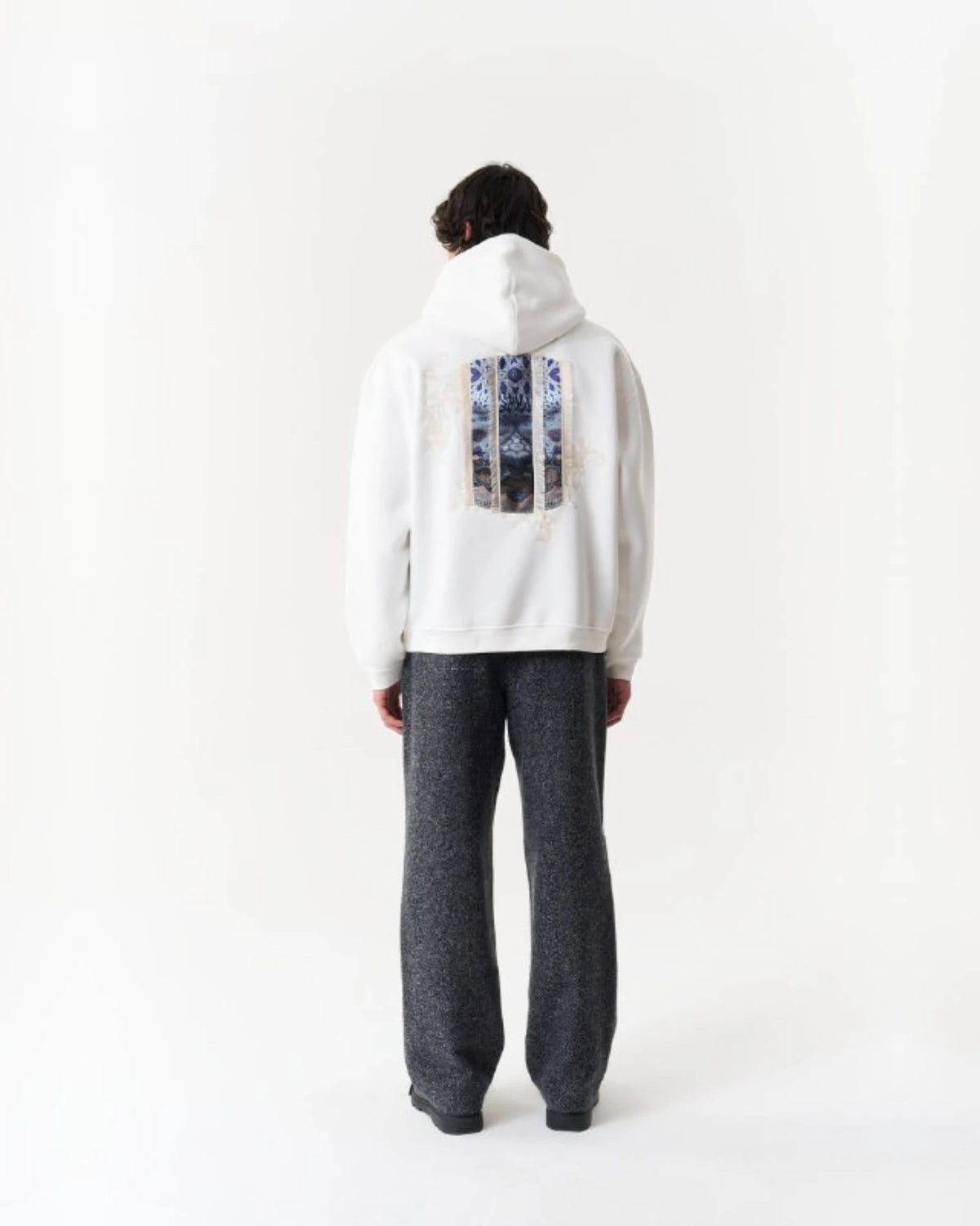 Blue Tile Art Oversized Hoodie in white, photo 3