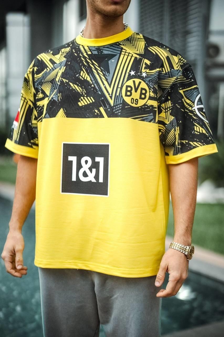 Borussia Dortmund Oversized Logo T-shirt.
