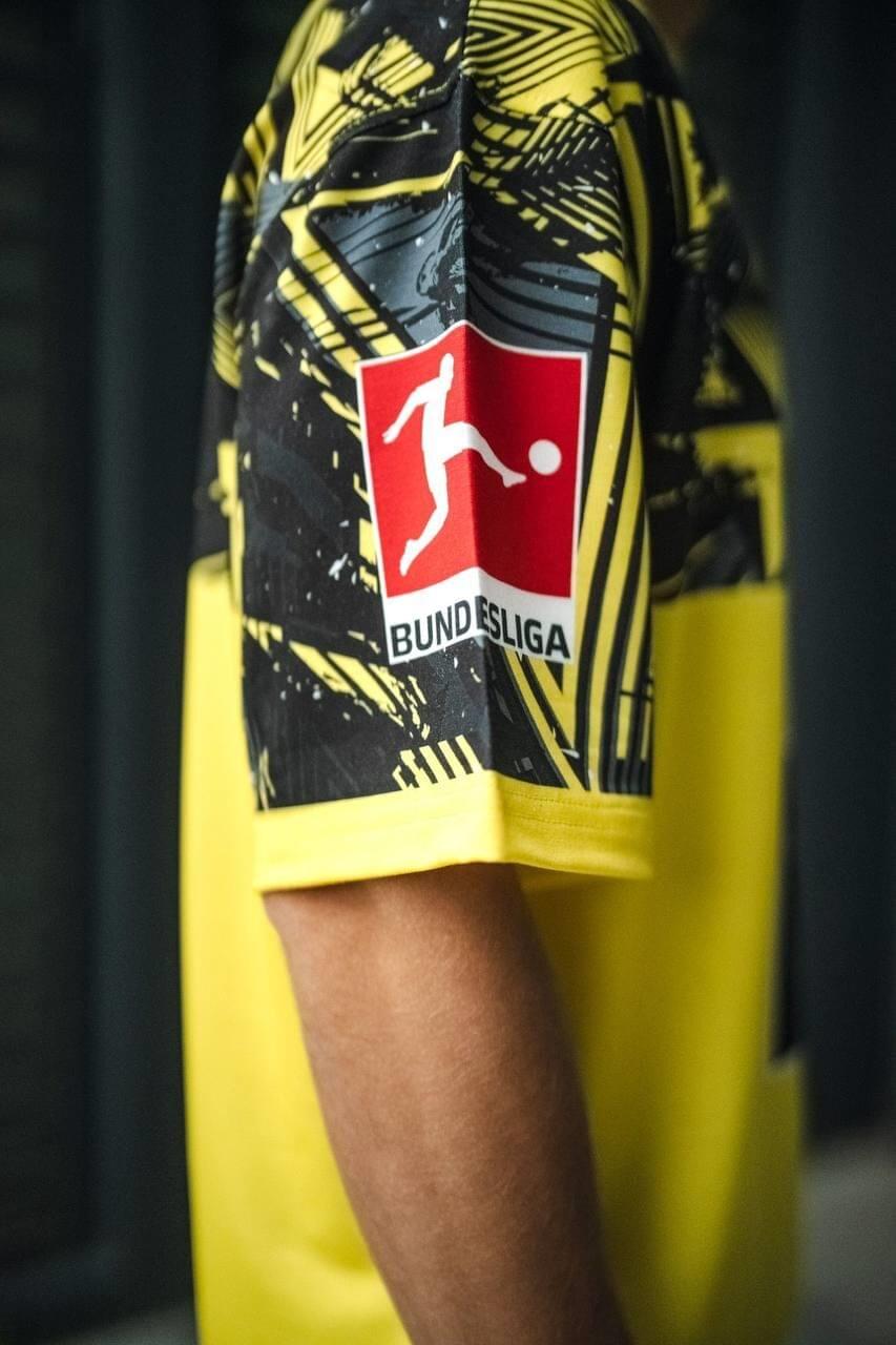 Borussia Dortmund Oversized Logo T-shirt.
