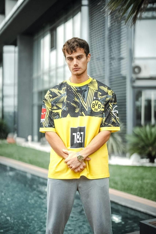 Borussia Dortmund Oversized Logo T-shirt.