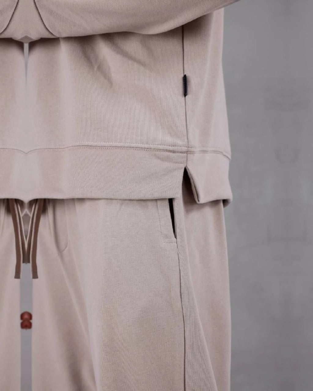 Brushed Diagonal Knit Baggy Jogger Pants in beige, photo 2