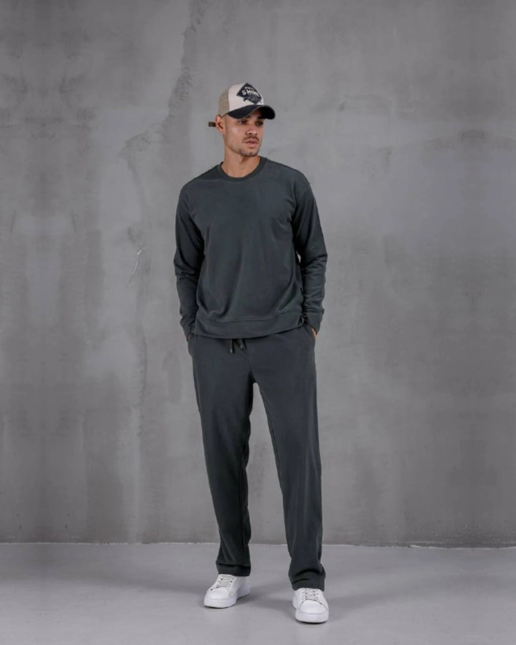 Brushed Diagonal Knit Baggy Jogger Pants in khaki, photo 2