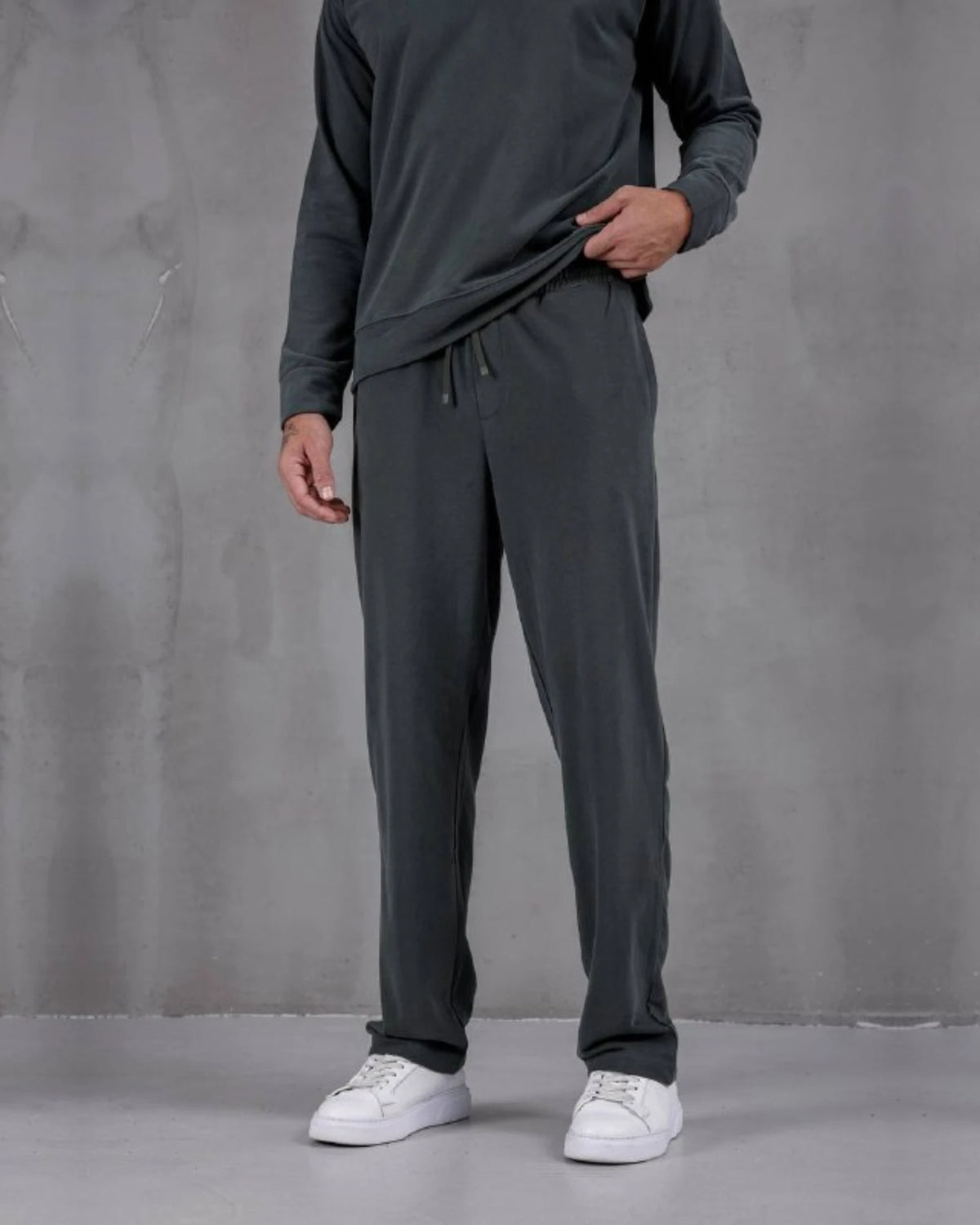 Brushed Diagonal Knit Baggy Jogger Pants in khaki, photo 3