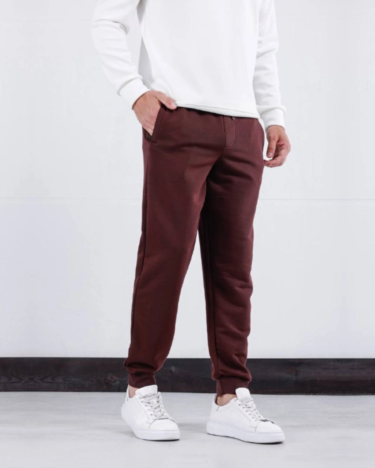 3-Thread Cuffed Jogger Pants in burgundy, photo 1