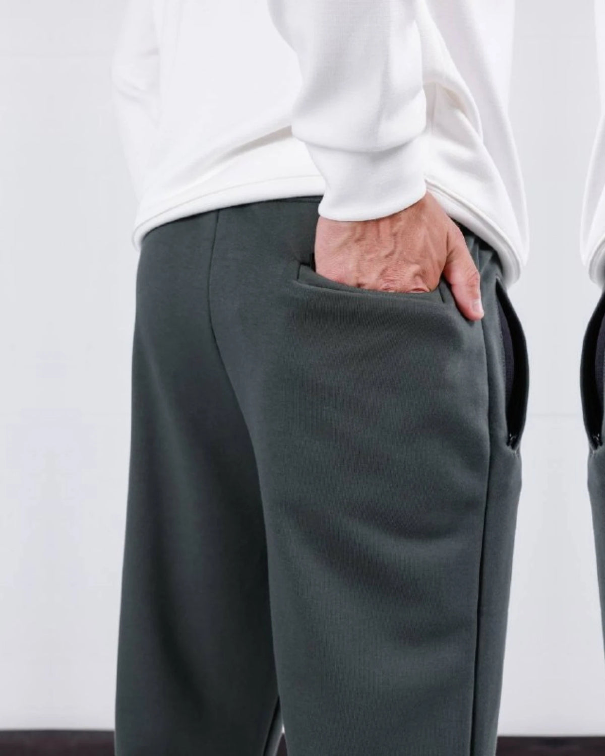 3-Thread Cuffed Jogger Pants in khaki, photo 2