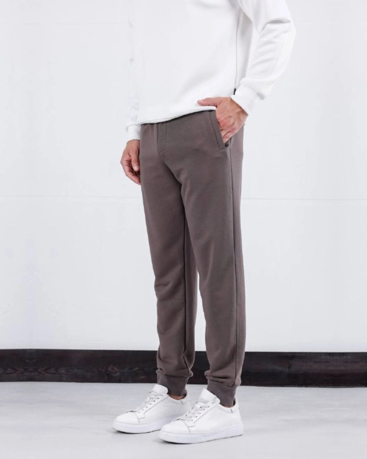 3-Thread Cuffed Jogger Pants in mink, photo 1