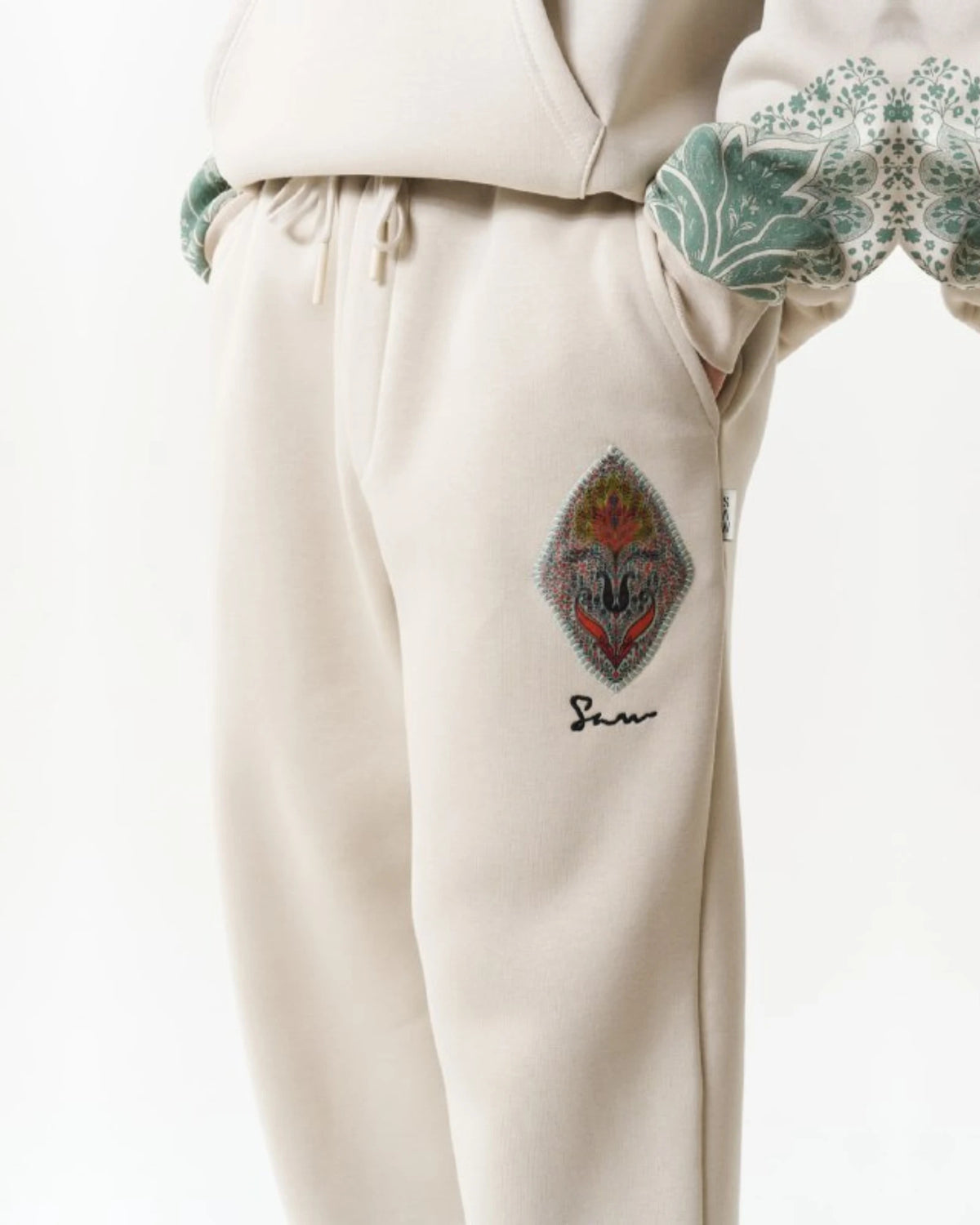 Diamond Ornament Patch Oversized Sweatpants in beige, photo 2
