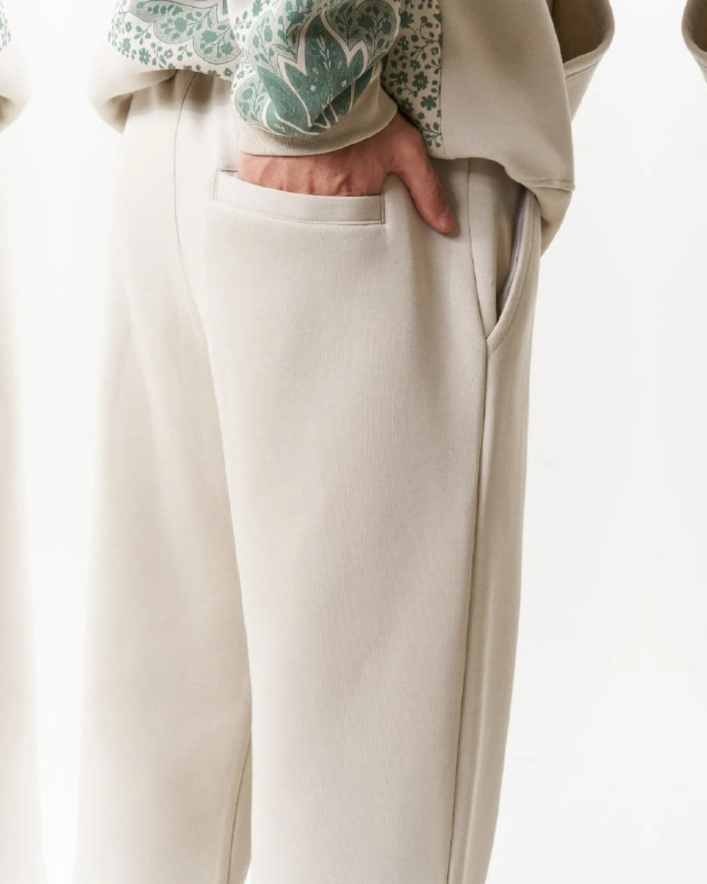 Diamond Ornament Patch Oversized Sweatpants in beige, photo 3