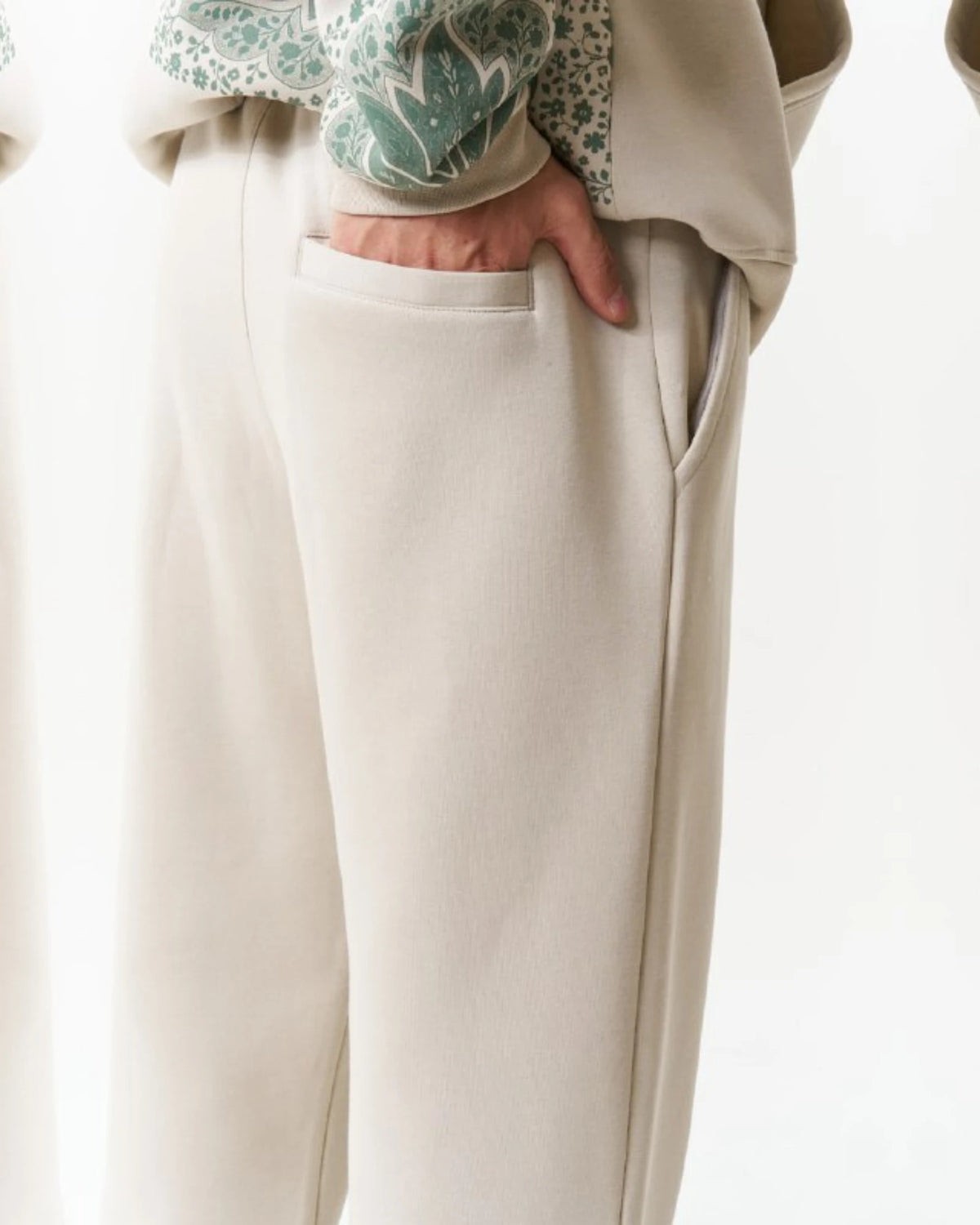 Diamond Ornament Patch Oversized Sweatpants in beige, photo 3