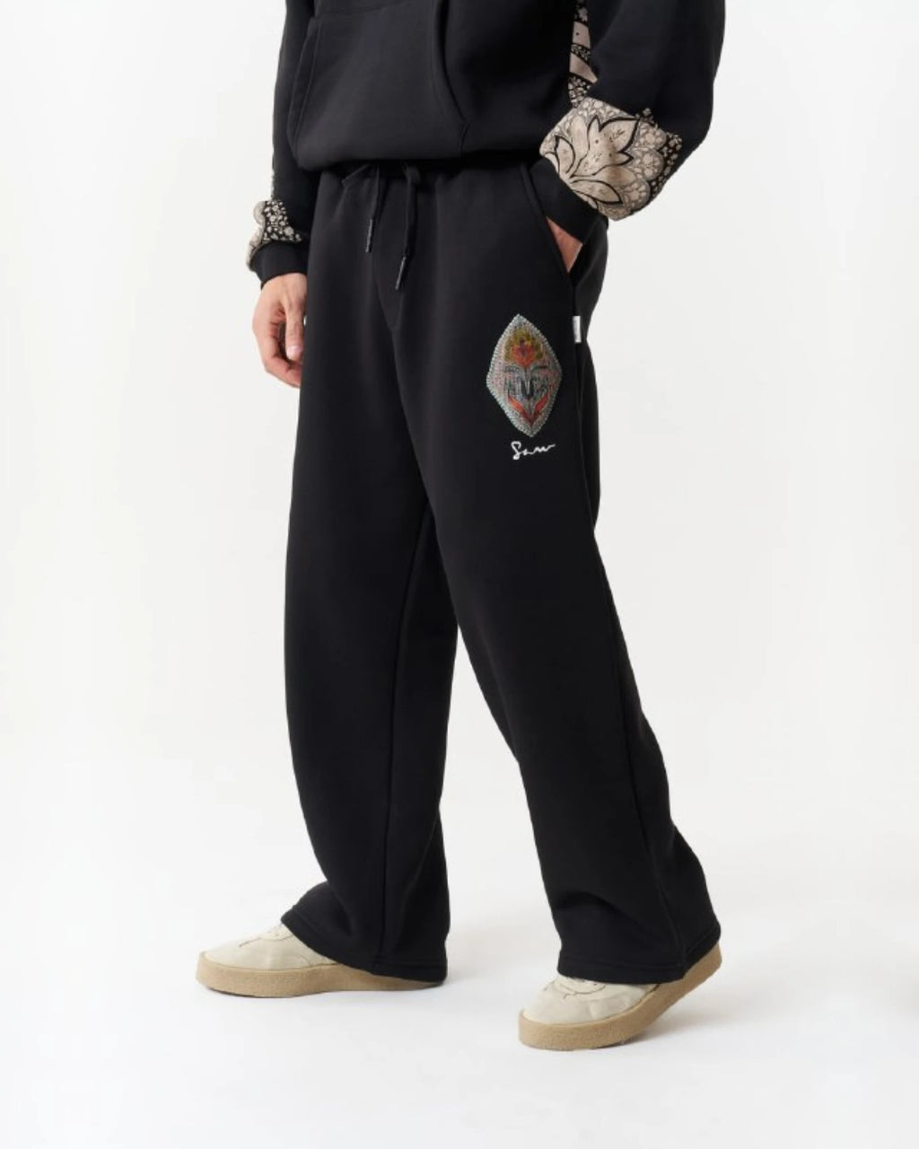 Diamond Ornament Patch Oversized Sweatpants in black, photo 2