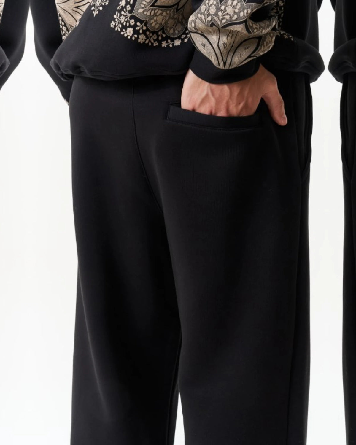 Diamond Ornament Patch Oversized Sweatpants in black, photo 3