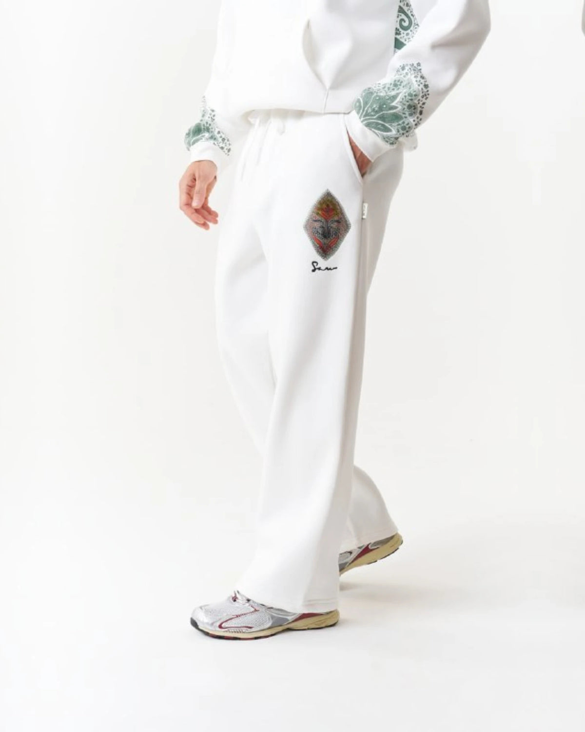 Diamond Ornament Patch Oversized Sweatpants in white, photo 1