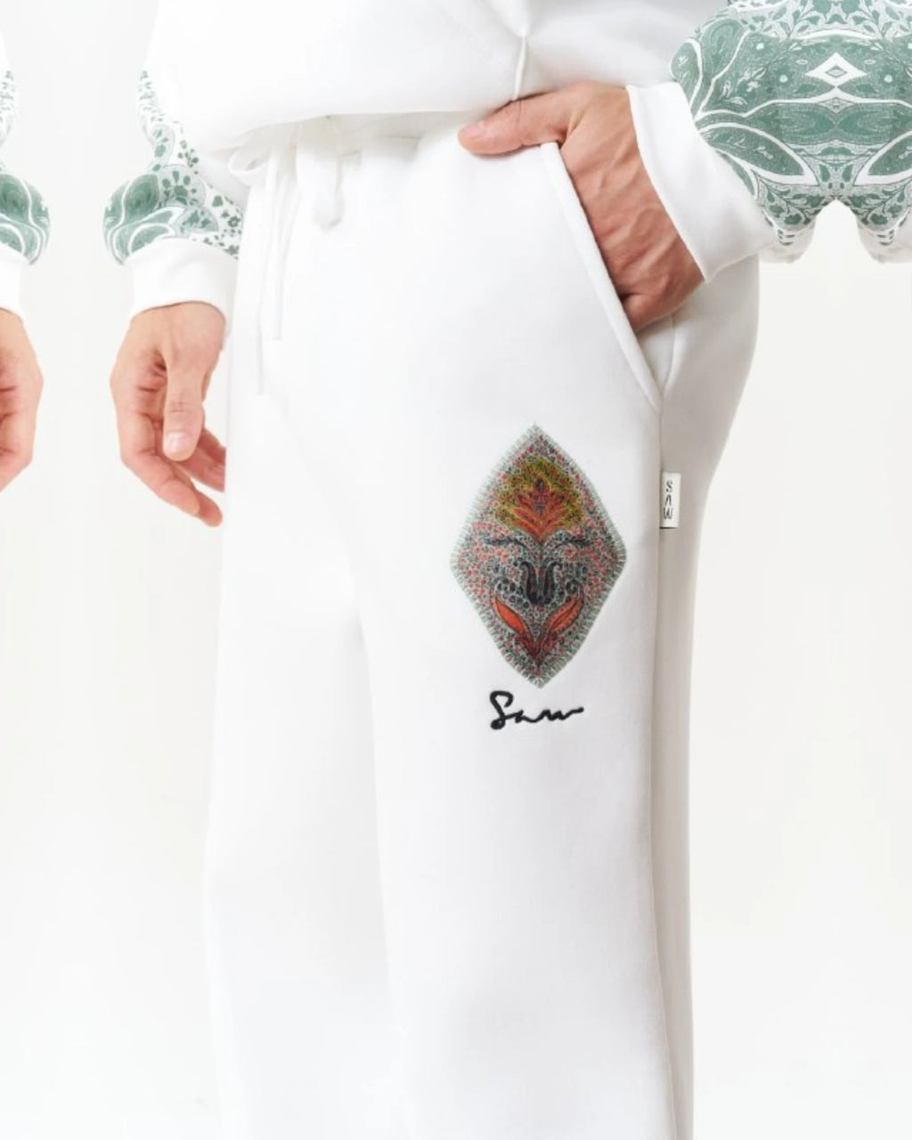 Diamond Ornament Patch Oversized Sweatpants in white, photo 2