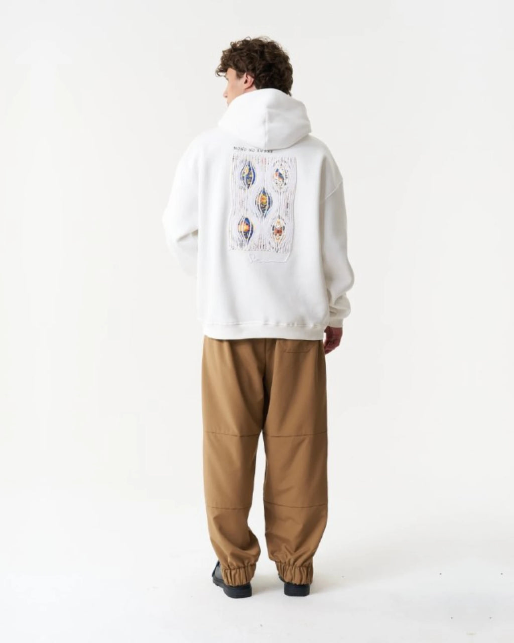 Eye Art Patch Oversized Hoodie in white, photo 3
