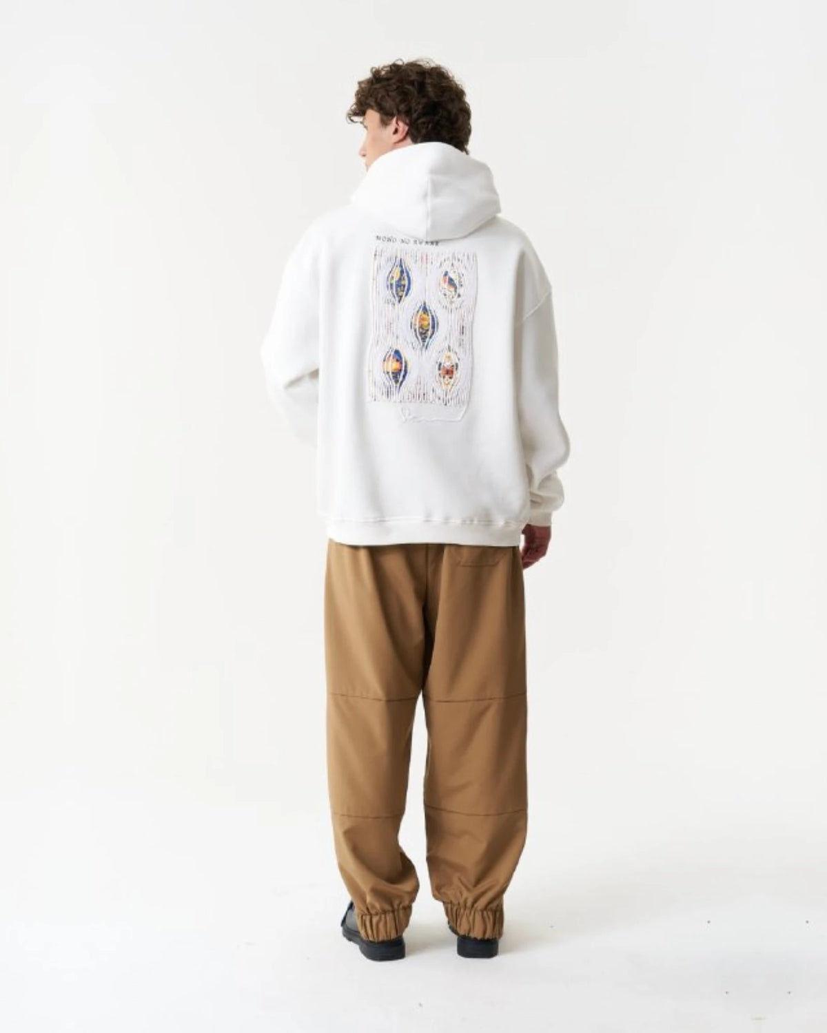Eye Art Patch Oversized Hoodie in white, photo 3