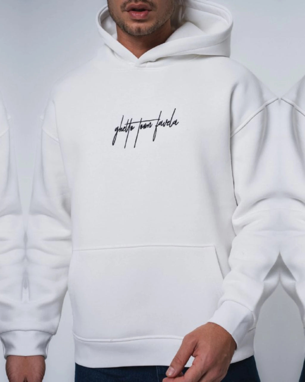 Ghetto Town Favela Oversized Hoodie in white, photo 2