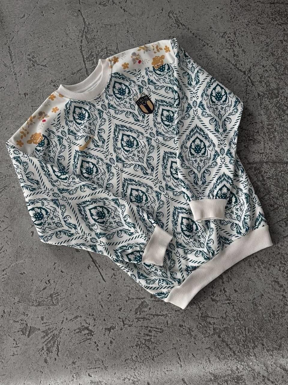 Italia Logo Unisex Oversized Sweatshirt - Italian-Inspired Style.