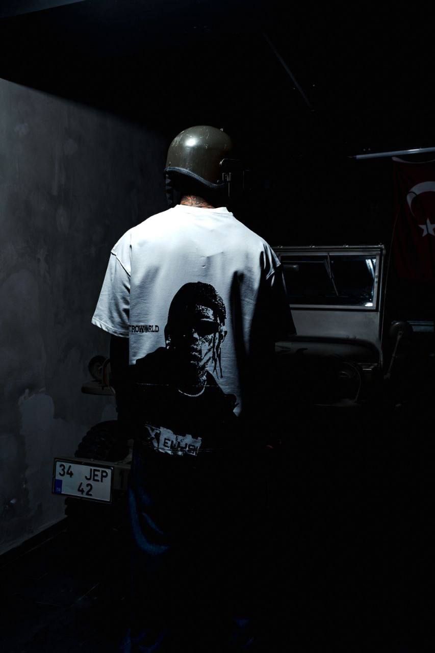 Men's Oversize Graphic T-Shirt - Streetwear Portrait Tee