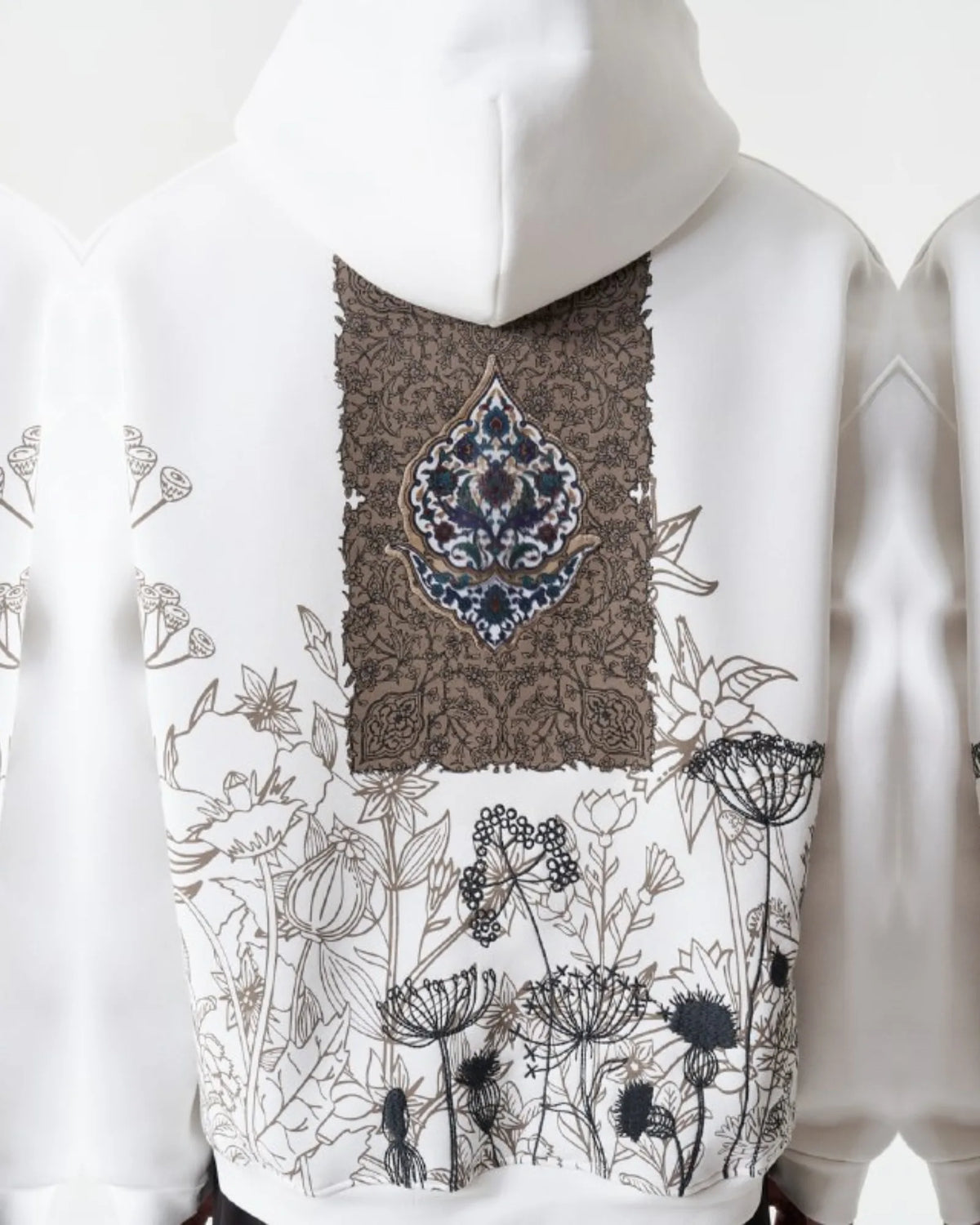 Ornament Patchwork Art Oversized Hoodie in white, photo 3