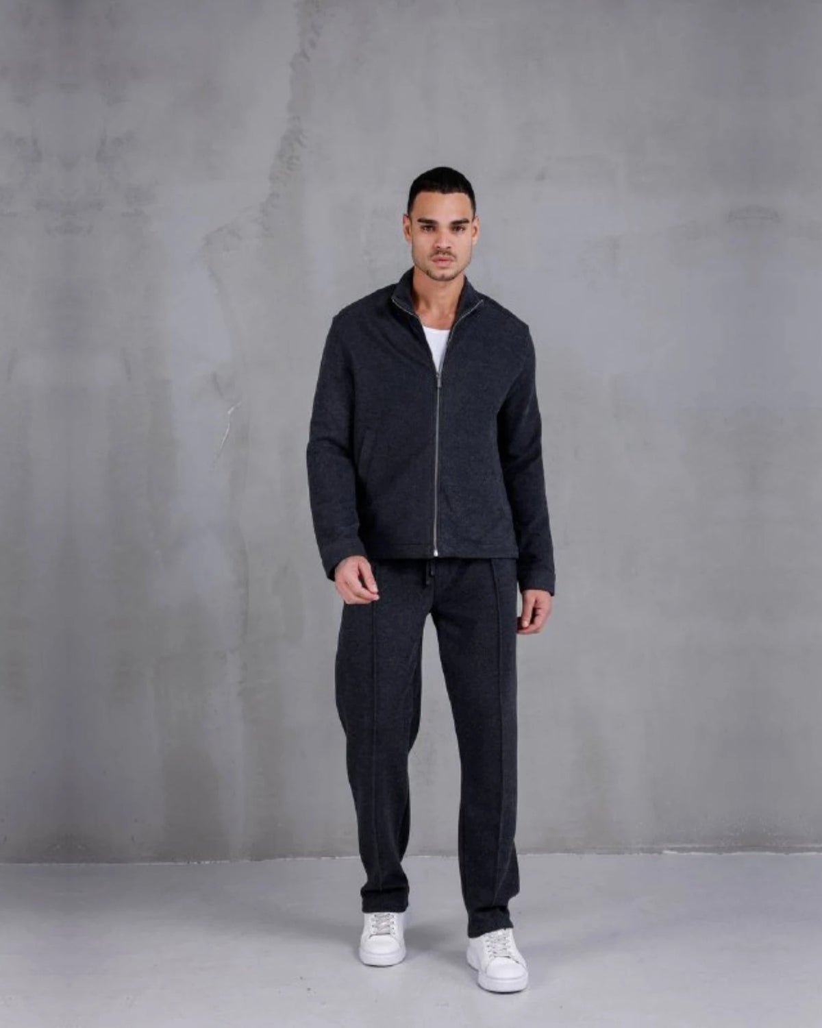 Pleated Piqué Knit Baggy Sweatpants in anthracite, photo 2