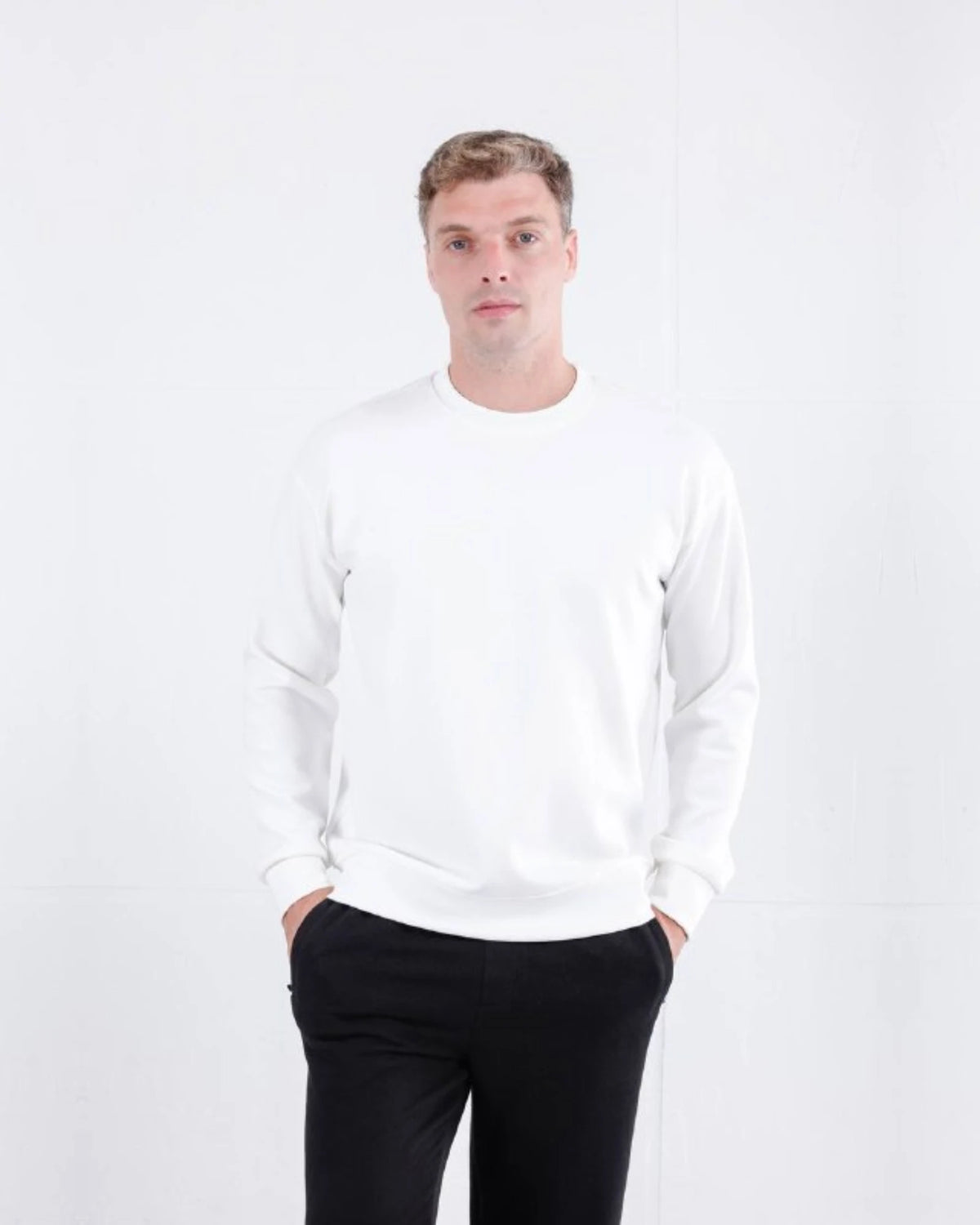 Ribbed Crew Neck Sweatshirt in white, photo 1