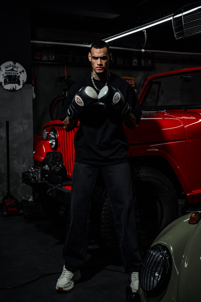 Champion's Spirit Men's Graphic Tee – Oversized Boxing-Inspired Streetwear