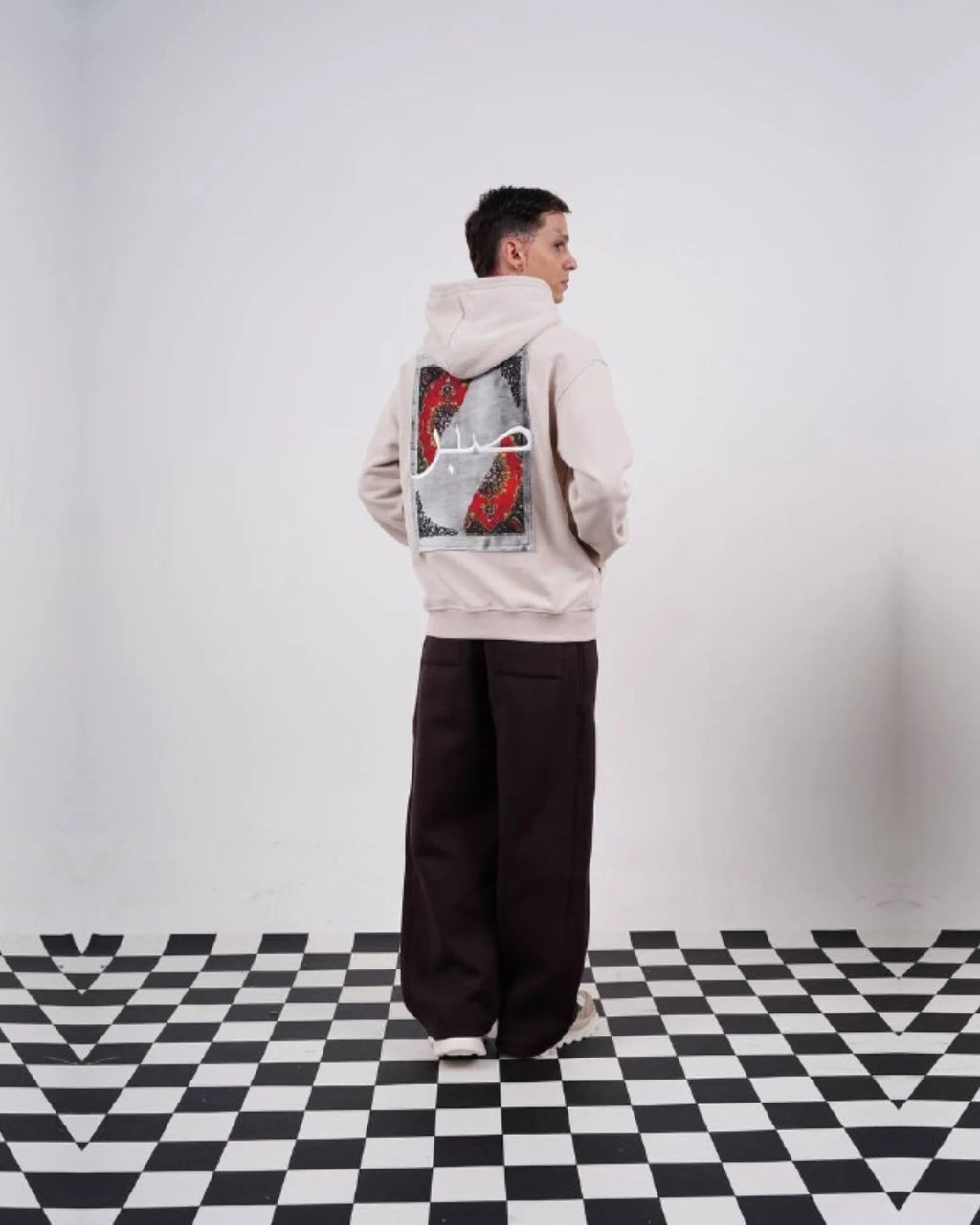 Sabr Arabic Calligraphy Oversized Hoodie in beige, photo 3
