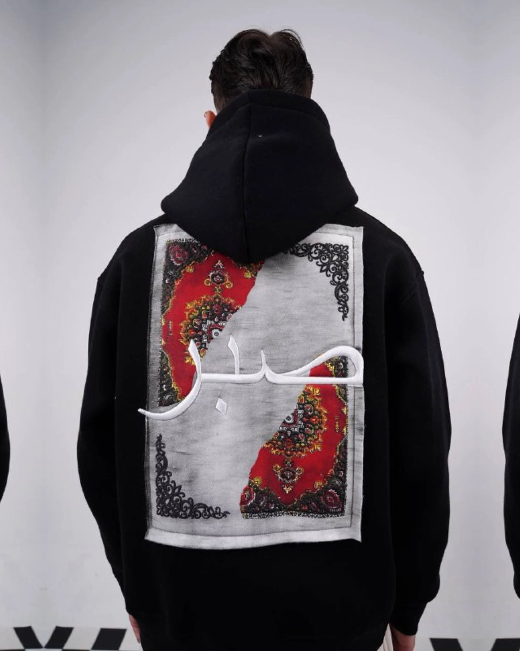 Sabr Arabic Calligraphy Oversized Hoodie in black, photo 2