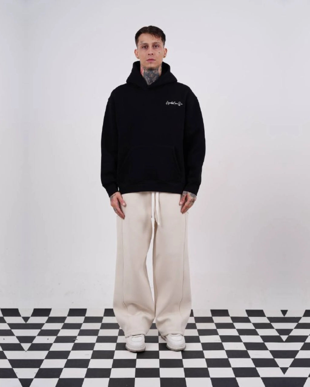 Sabr Arabic Calligraphy Oversized Hoodie in black, photo 3
